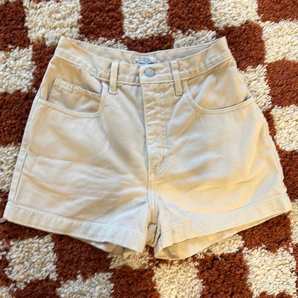 Adorable vintage guess Jean shorts in tan!